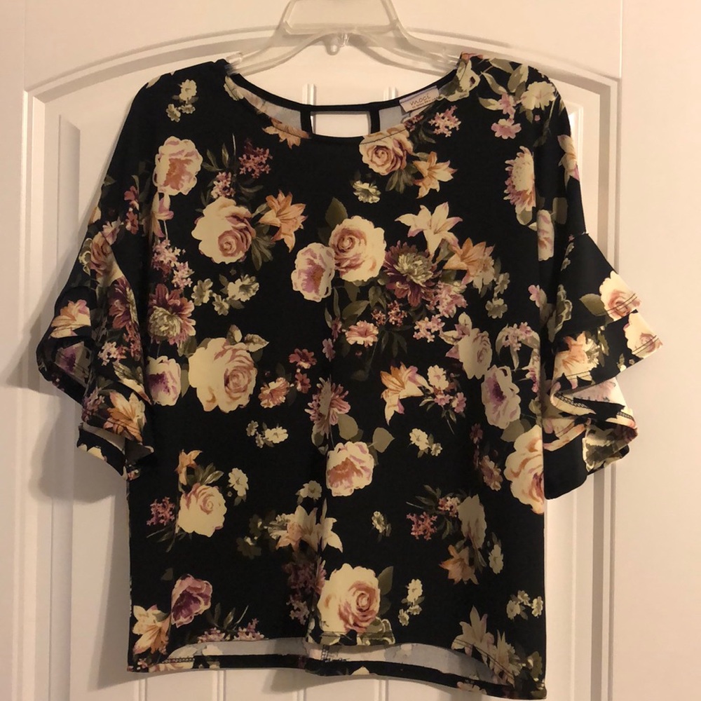 Floral flutter sleeve top